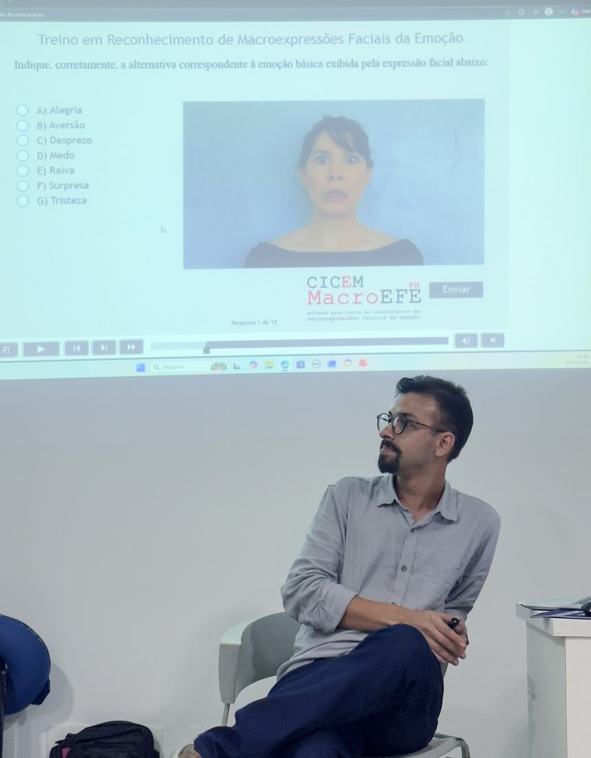 Caio Ferreira conduzindo o treinamento de Investigação Corporativa & Técnicas de Entrevista